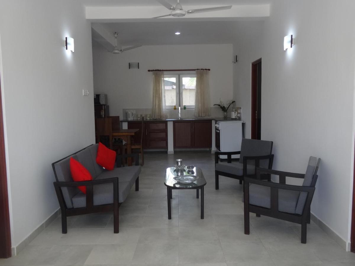 Amssler Beach Stay Kalutara Exterior foto